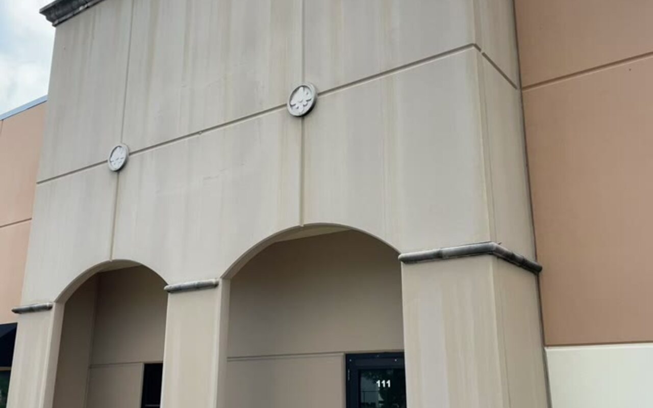 A commercial building before cleaning — algae and streaks