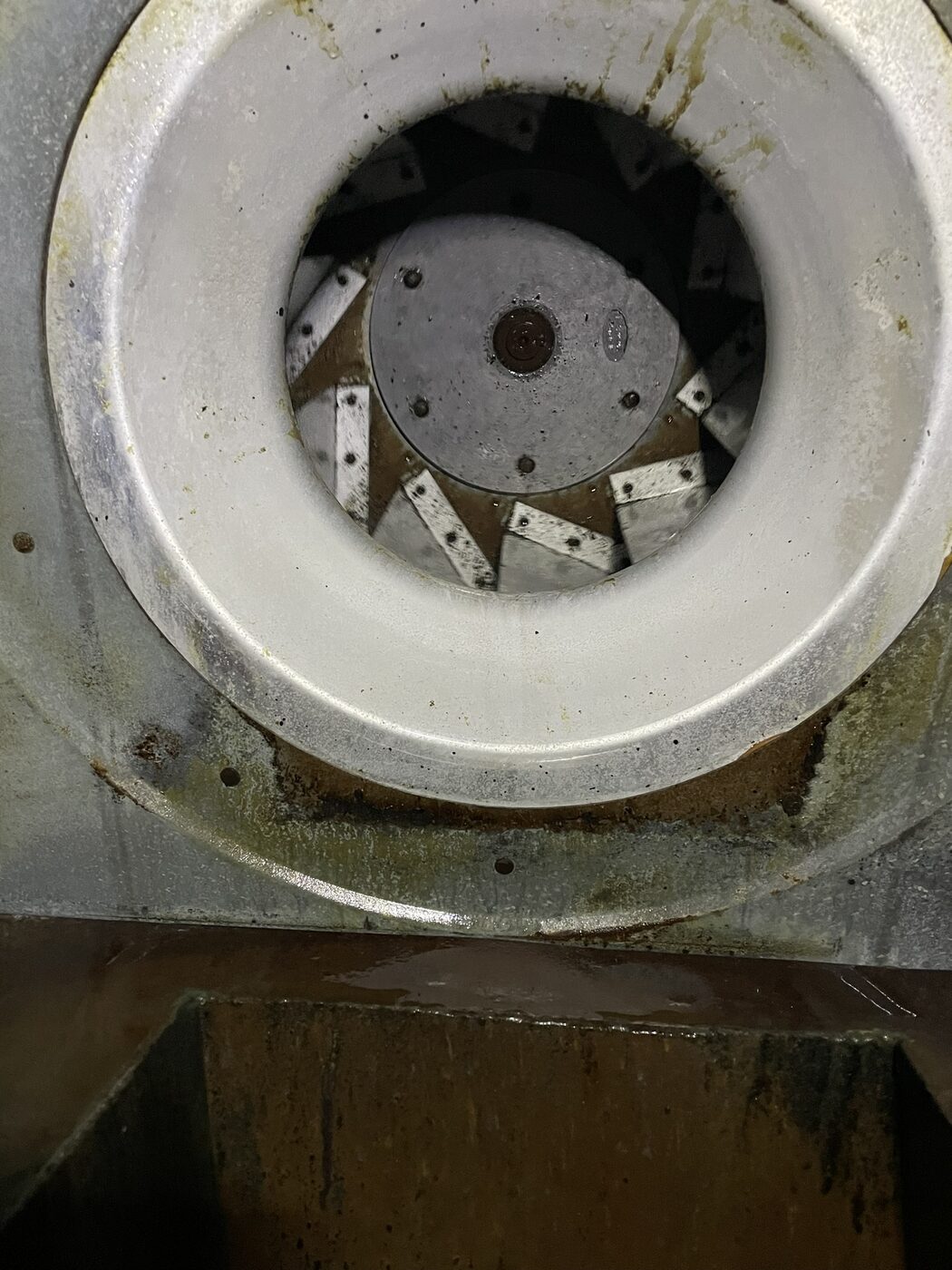 The same fan housing degreased and clean